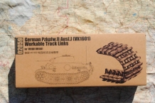 images/productimages/small/German Pz.Kpfw.II Ausf.J VK1601 Workable Track Links Trumpeter 02059 voor.jpg